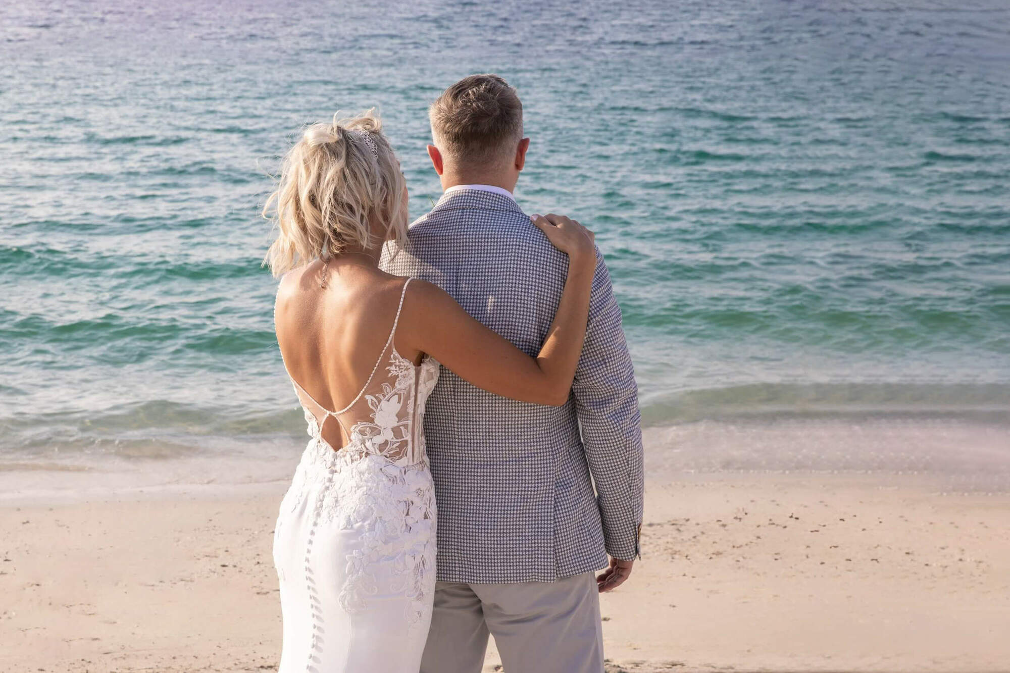 romantic photo shoot on a beach: Dubai best photographers