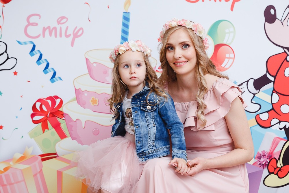  CRISTENING  - SWEET  EMILI )