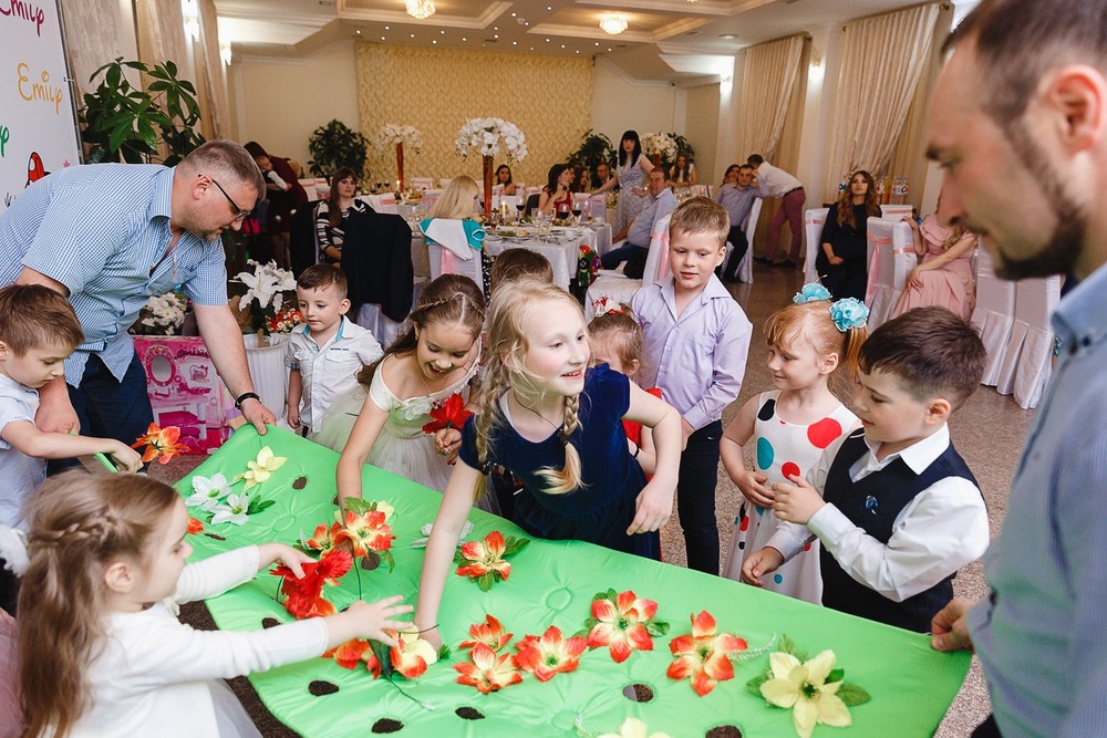  CRISTENING  - SWEET  EMILI )
