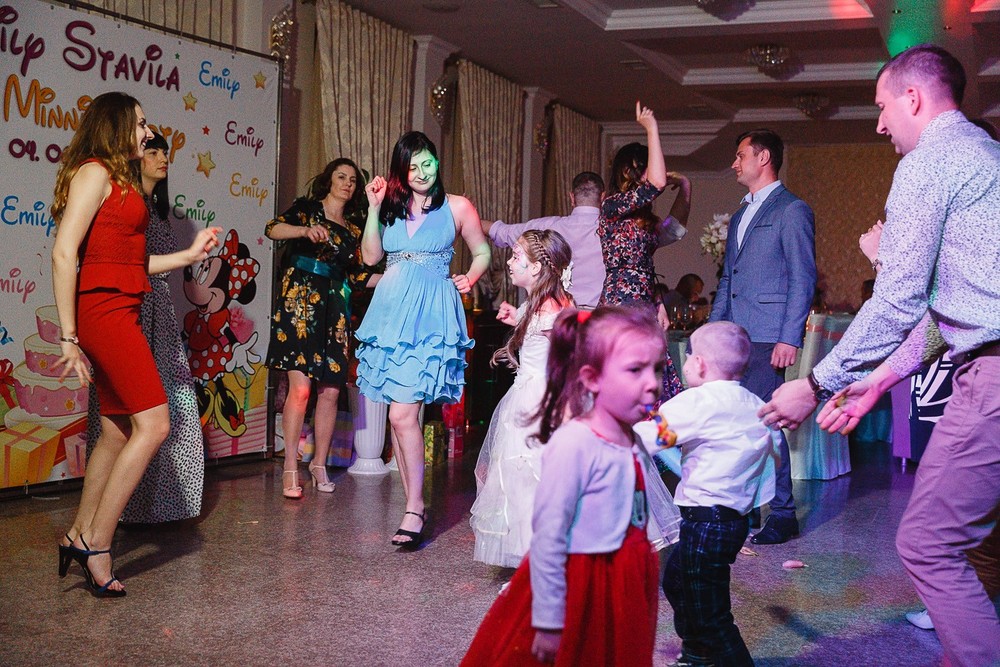  CRISTENING  - SWEET  EMILI )