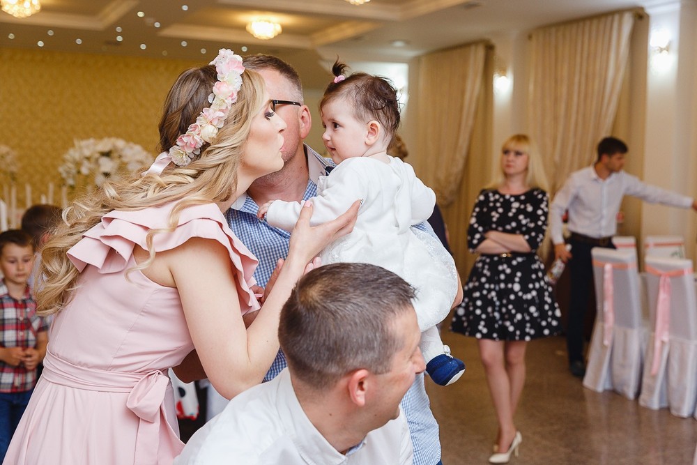  CRISTENING  - SWEET  EMILI )