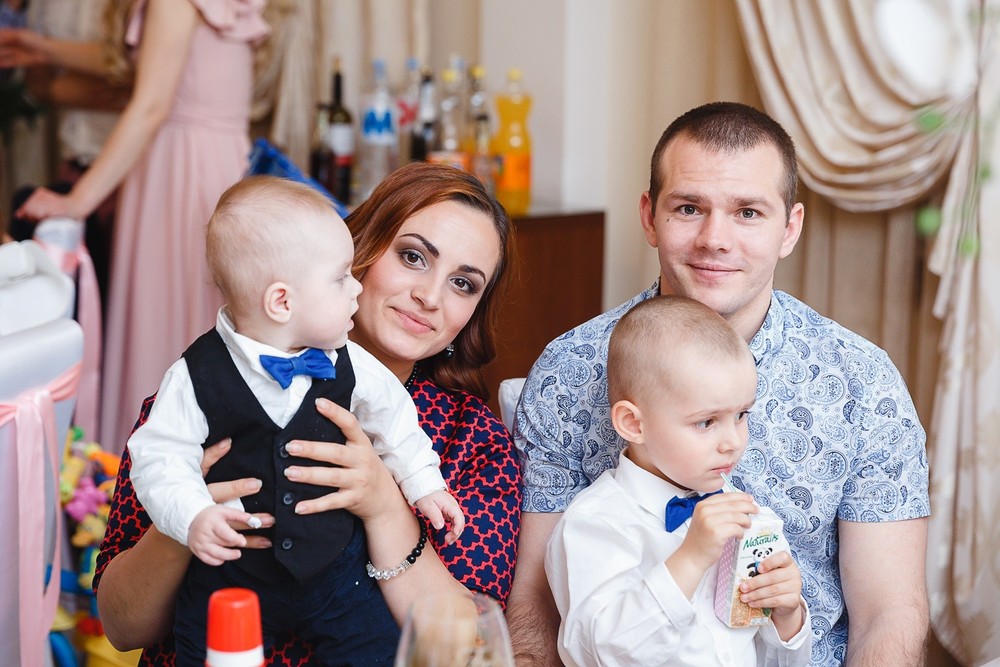  CRISTENING  - SWEET  EMILI )