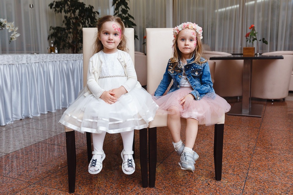  CRISTENING  - SWEET  EMILI )