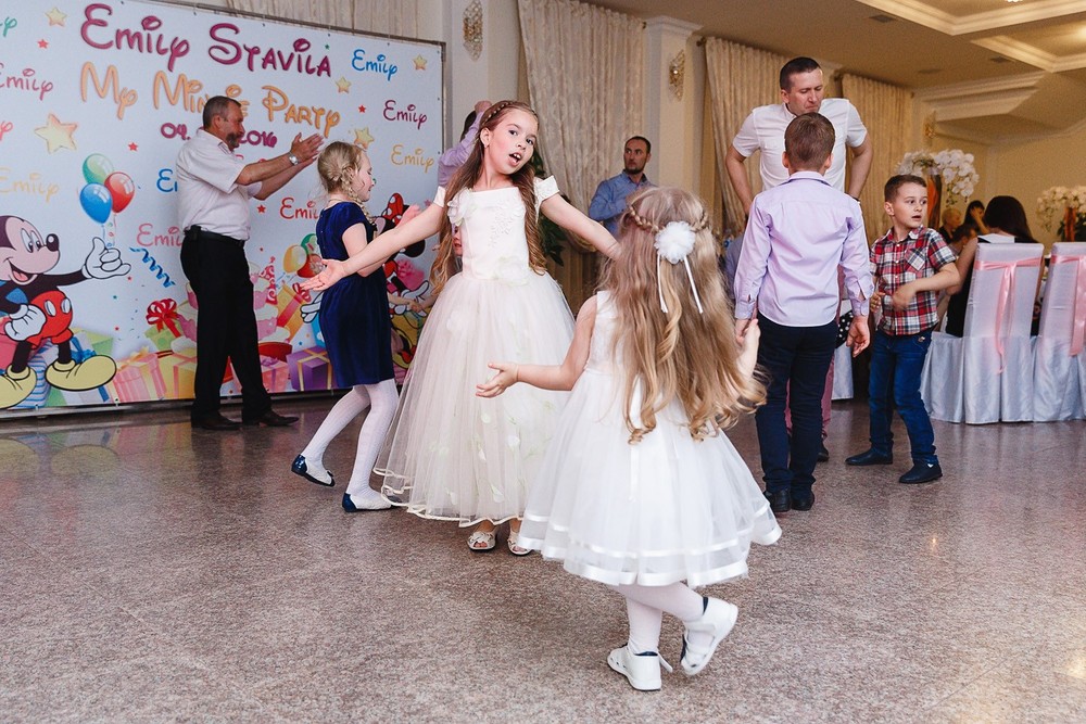  CRISTENING  - SWEET  EMILI )
