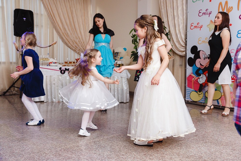  CRISTENING  - SWEET  EMILI )