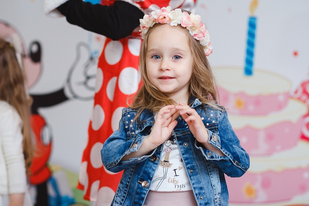  CRISTENING  - SWEET  EMILI )