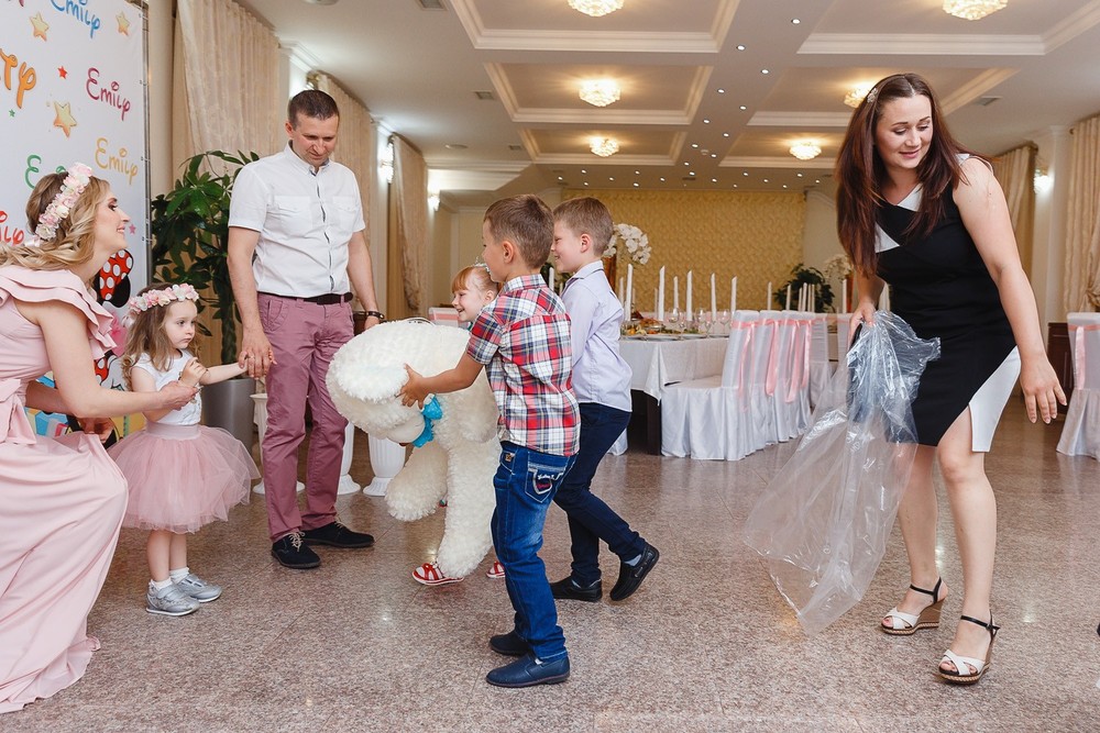  CRISTENING  - SWEET  EMILI )