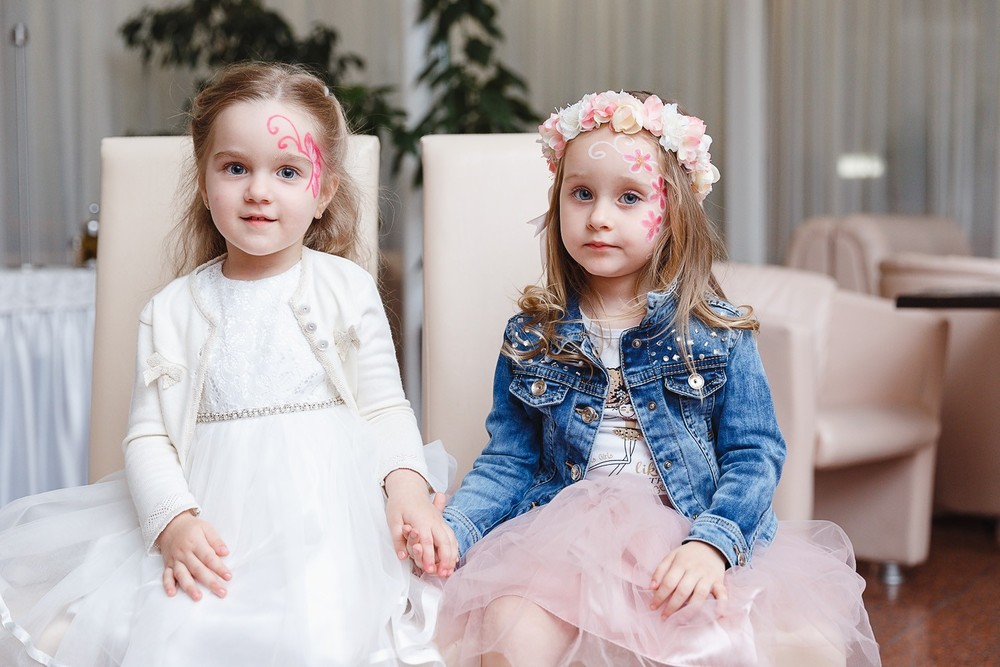  CRISTENING  - SWEET  EMILI )