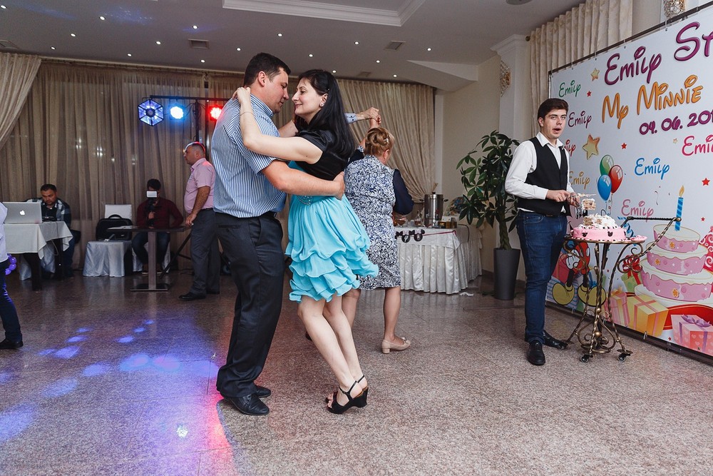  CRISTENING  - SWEET  EMILI )