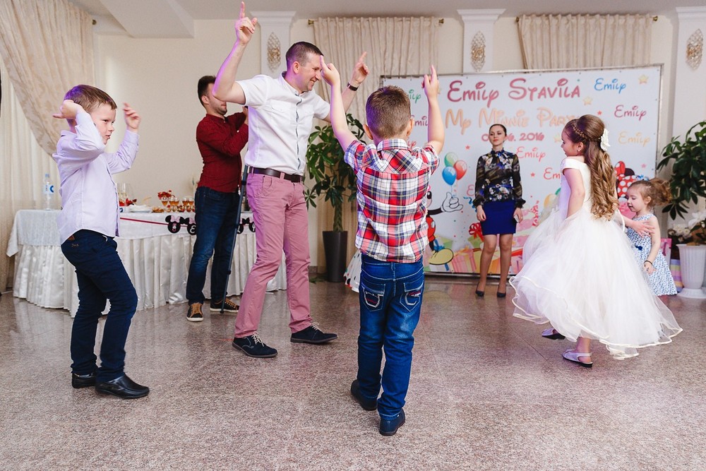  CRISTENING  - SWEET  EMILI )