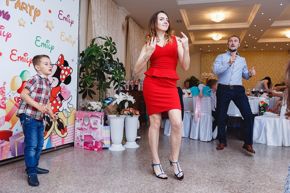  CRISTENING  - SWEET  EMILI )