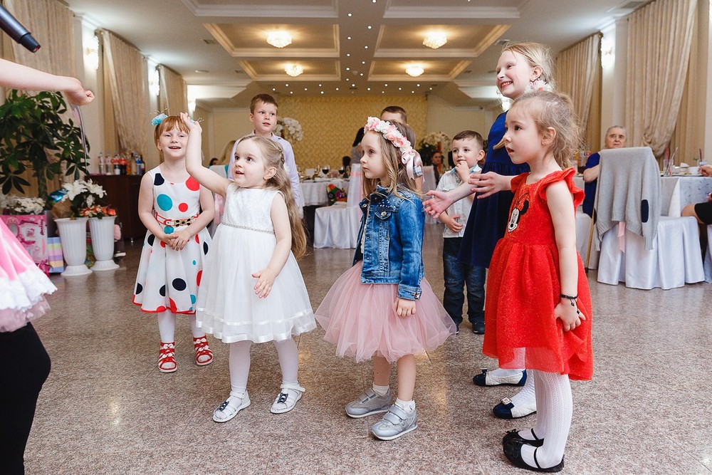  CRISTENING  - SWEET  EMILI )