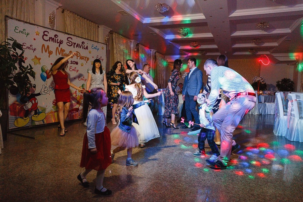  CRISTENING  - SWEET  EMILI )