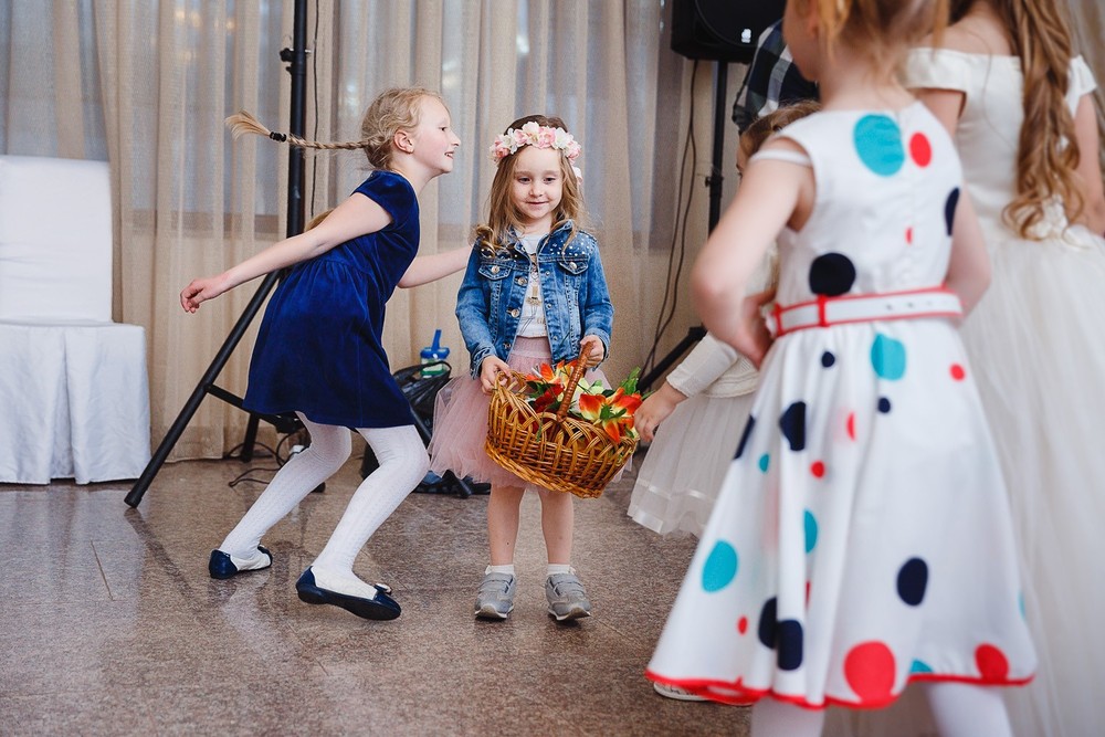  CRISTENING  - SWEET  EMILI )