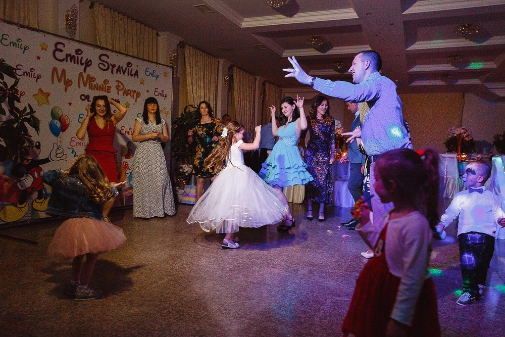  CRISTENING  - SWEET  EMILI )