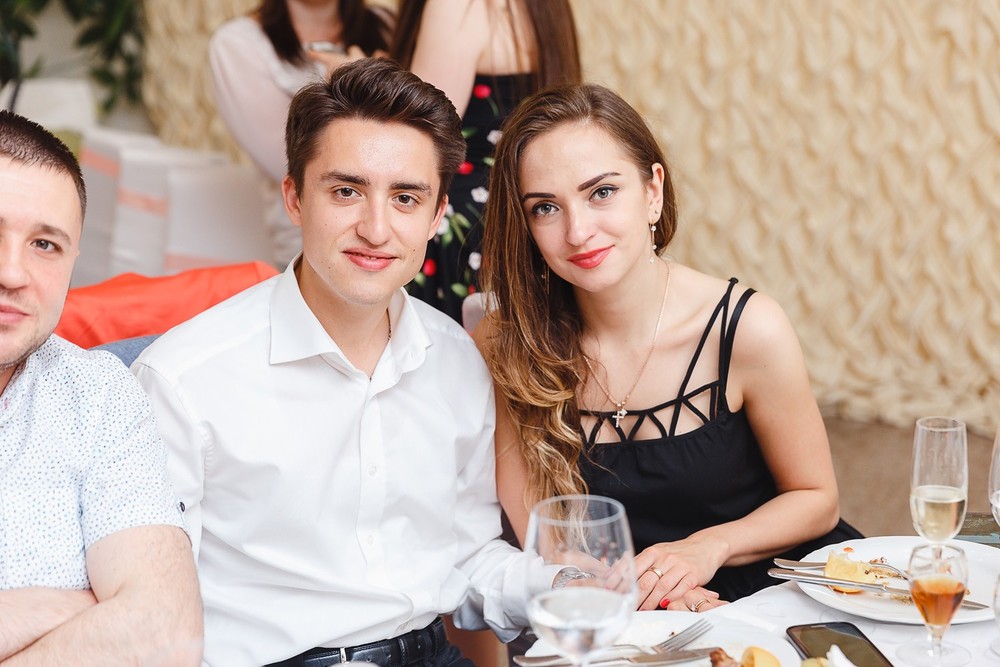  CRISTENING  - SWEET  EMILI )