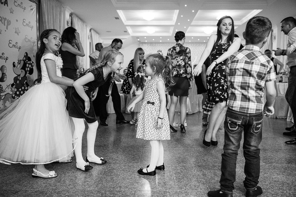  CRISTENING  - SWEET  EMILI )