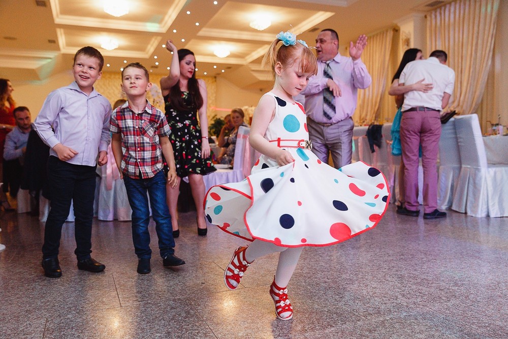  CRISTENING  - SWEET  EMILI )