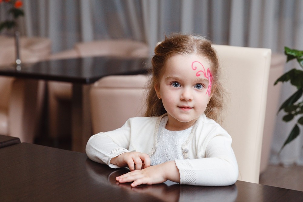  CRISTENING  - SWEET  EMILI )