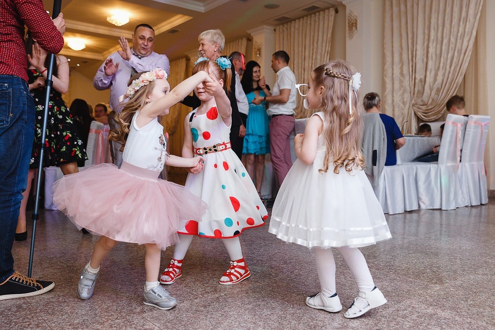  CRISTENING  - SWEET  EMILI )