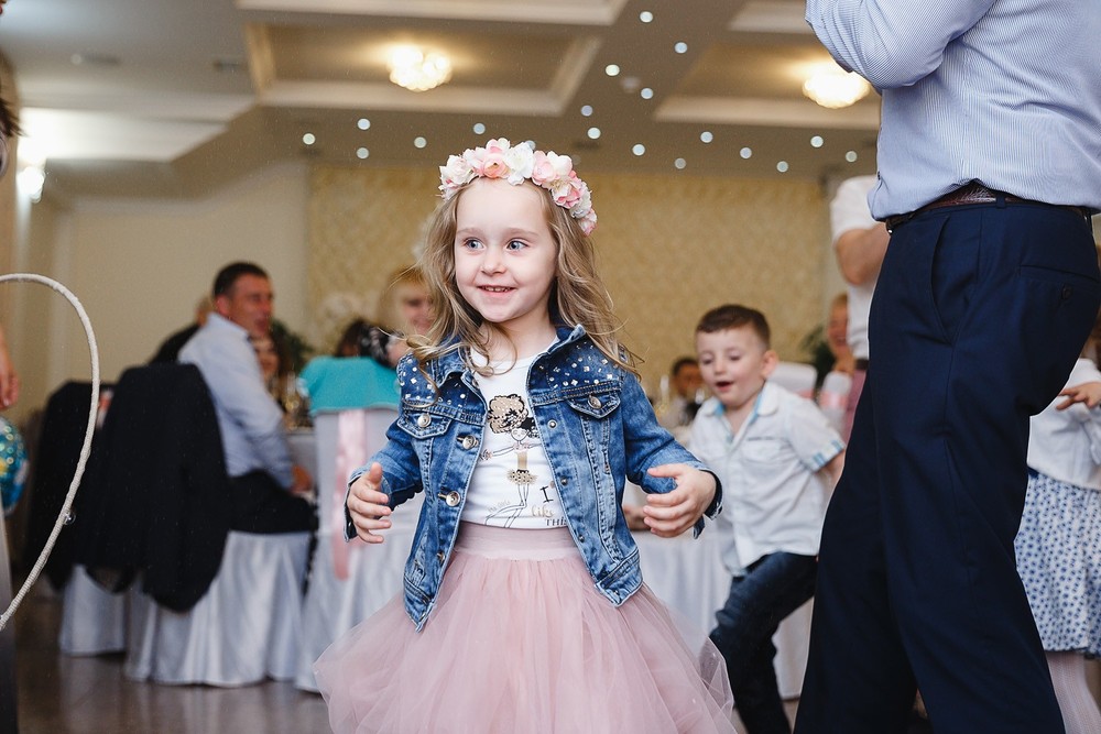  CRISTENING  - SWEET  EMILI )