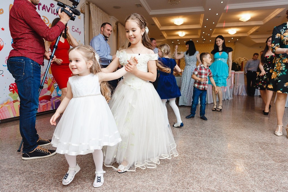 CRISTENING  - SWEET  EMILI )
