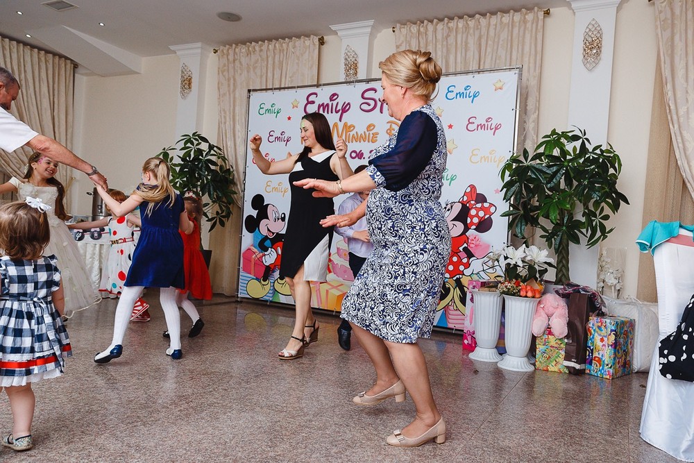  CRISTENING  - SWEET  EMILI )
