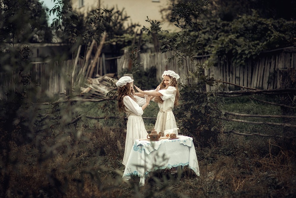 Детская фотосессия - Аня, Лера и Джесси - гости из прошлого)