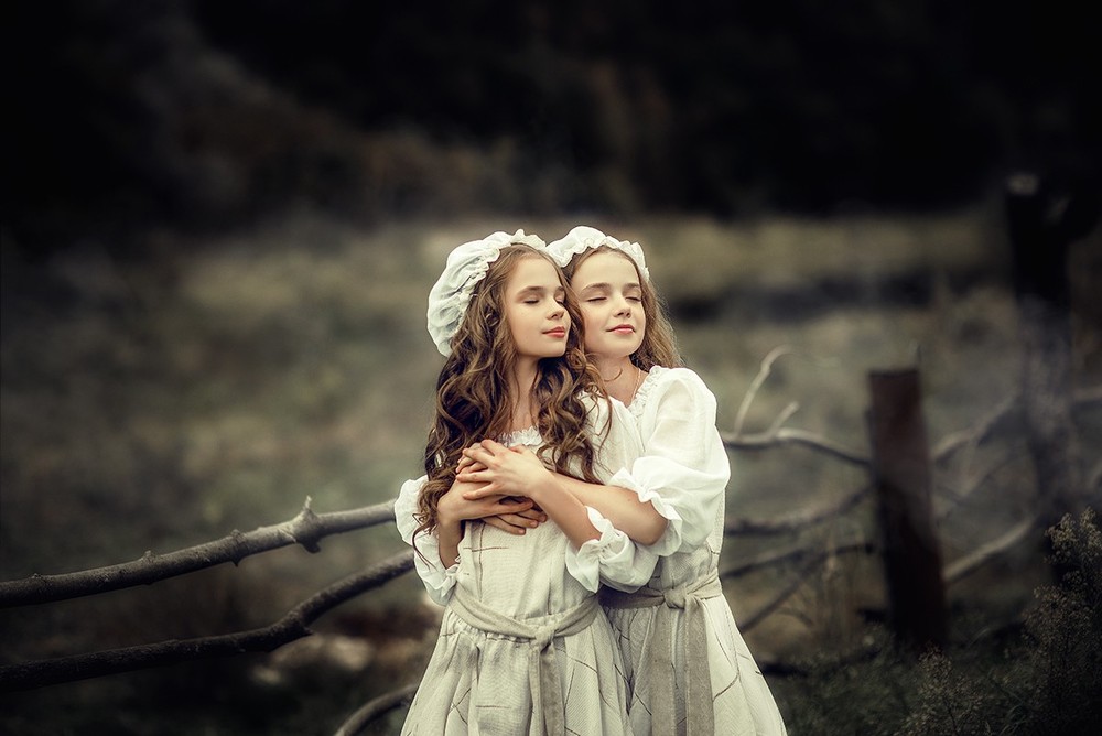 Детская фотосессия - Аня, Лера и Джесси - гости из прошлого)