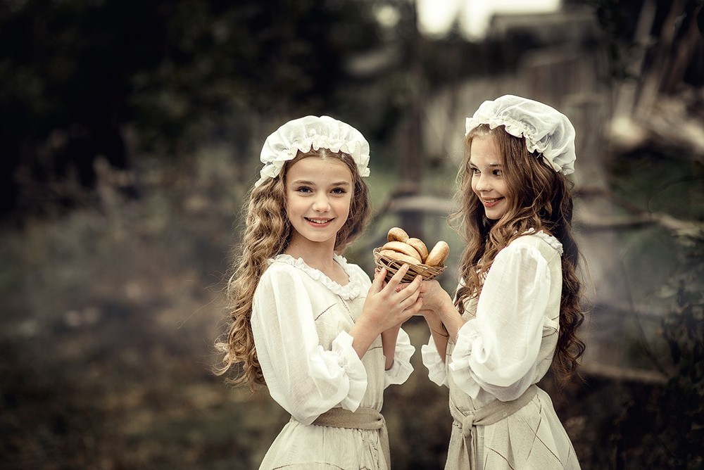 Детская фотосессия - Аня, Лера и Джесси - гости из прошлого)