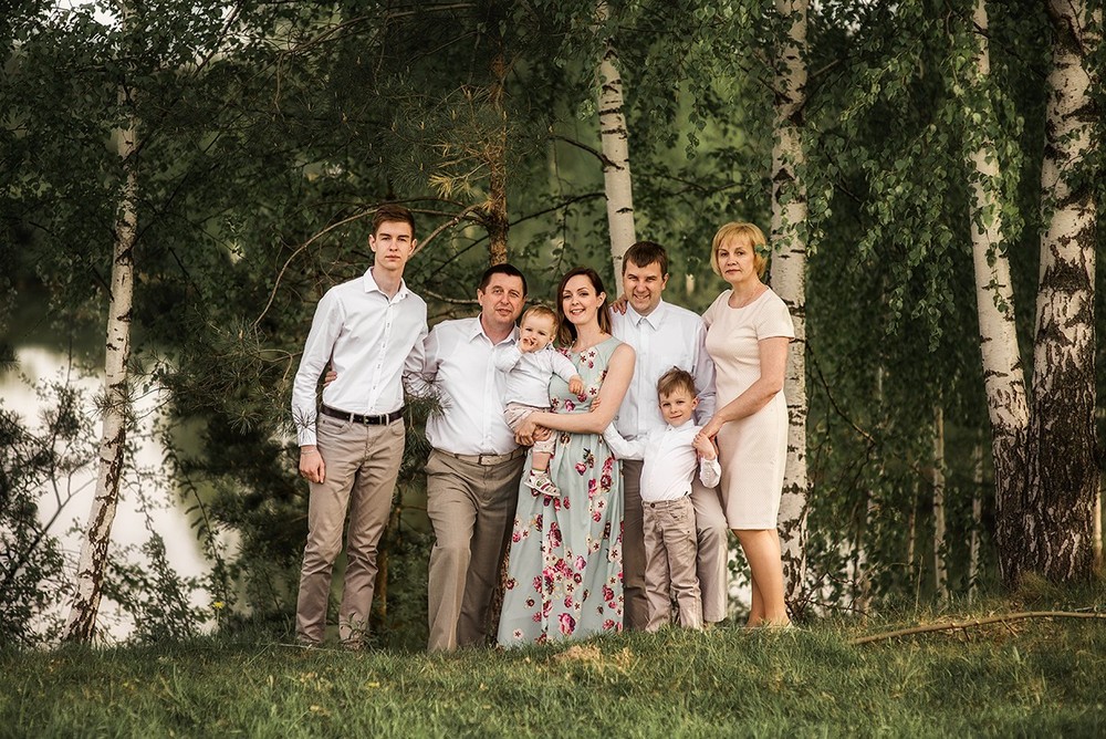 Семейные фотосессии - Алёна и семья в садах