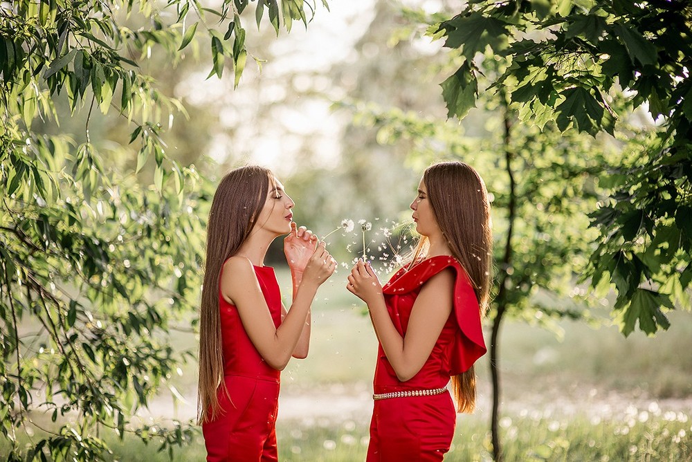 Детская фотосессия - Девочки в красном