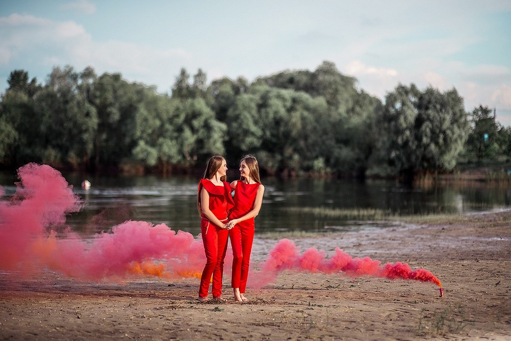 Детская фотосессия - Девочки в красном