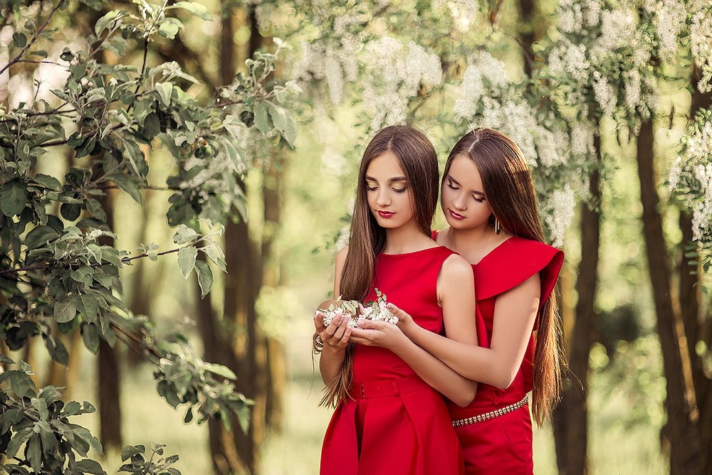 Детская фотосессия - Девочки в красном
