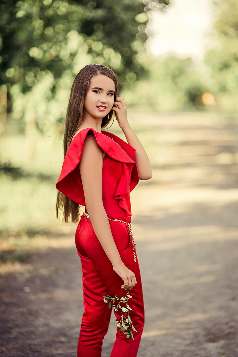 Детская фотосессия - Девочки в красном