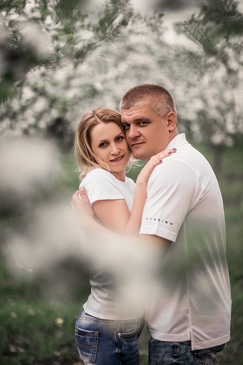 Семейные фотосессии - Марина с семьёй в цветущих садах
