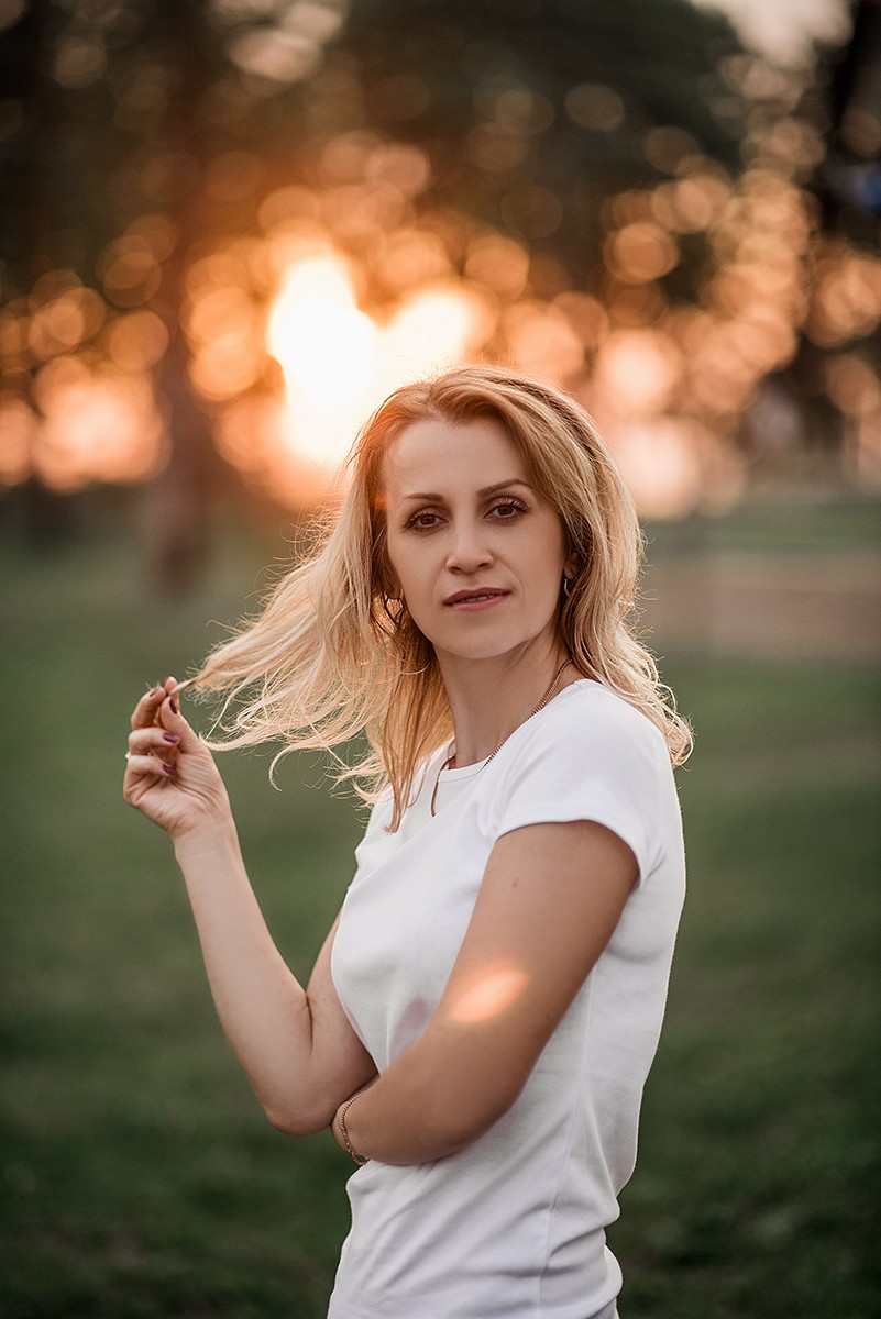 Семейные фотосессии - Марина с семьёй в цветущих садах