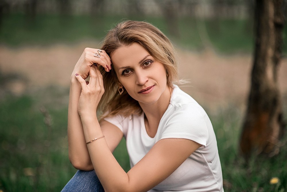 Семейные фотосессии - Марина с семьёй в цветущих садах