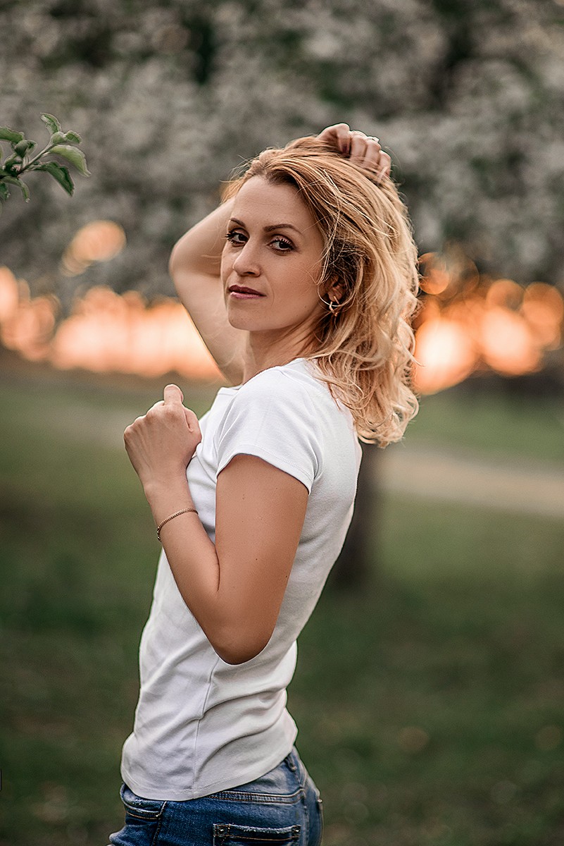 Семейные фотосессии - Марина с семьёй в цветущих садах