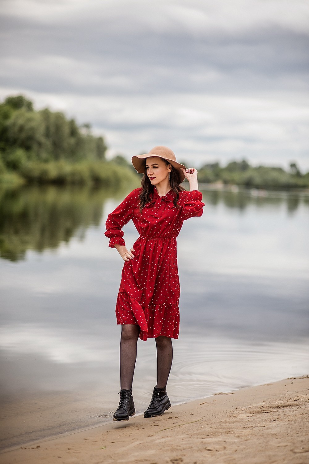 Женские портреты - Вероника, река