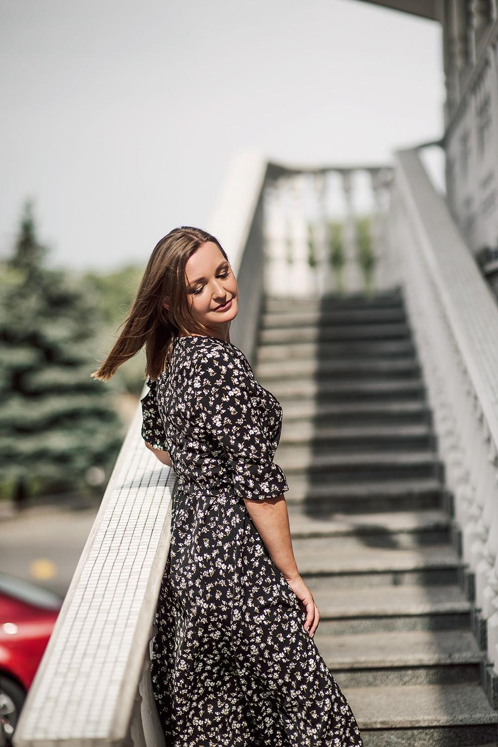 Женские портреты - Прогулка в парке
