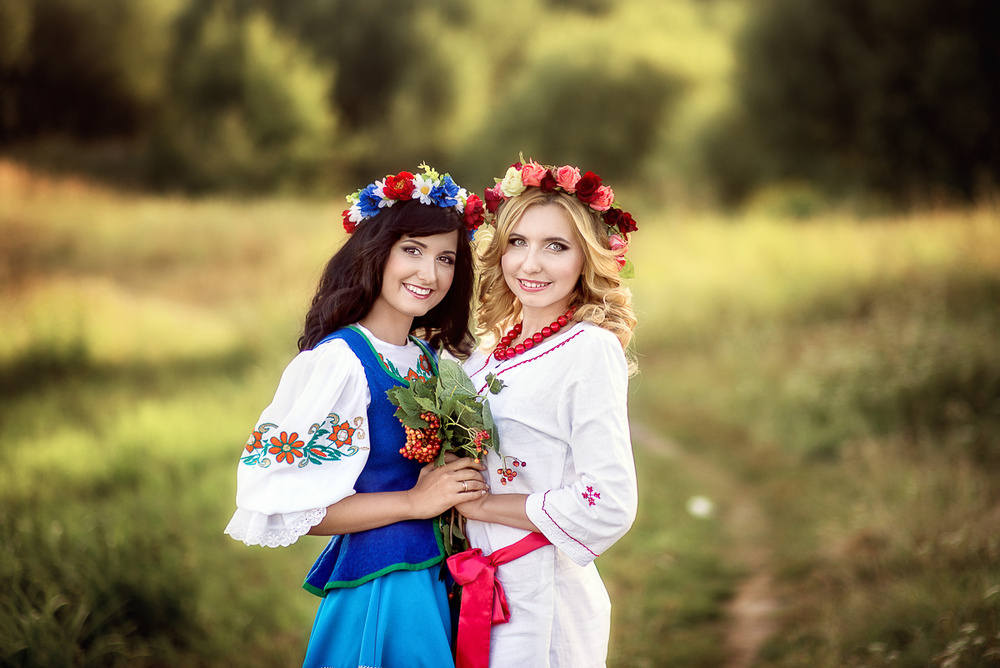 Женские портреты - Сестрички