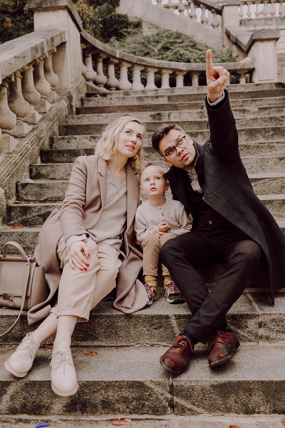 FAMILY IN PARIS