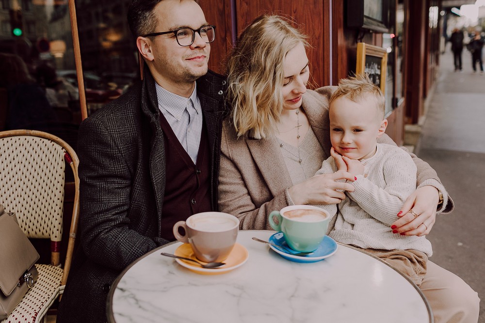FAMILY IN PARIS