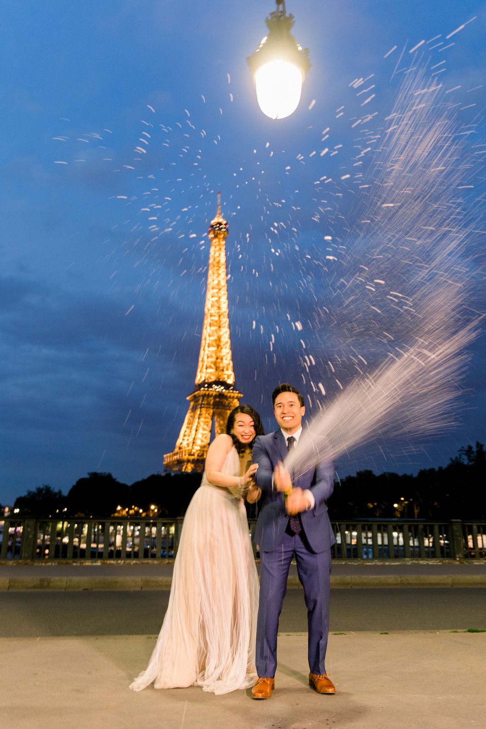 Tips how to dress for your engagement or love photo session in Paris Tips how to dress for your engagement or love photo session in Paris