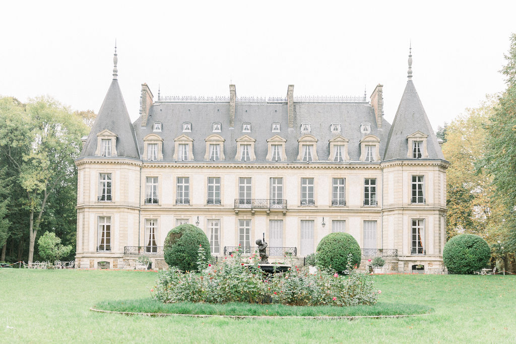 Chateau de Santeny Paris wedding venue by Daria Lorman Photography