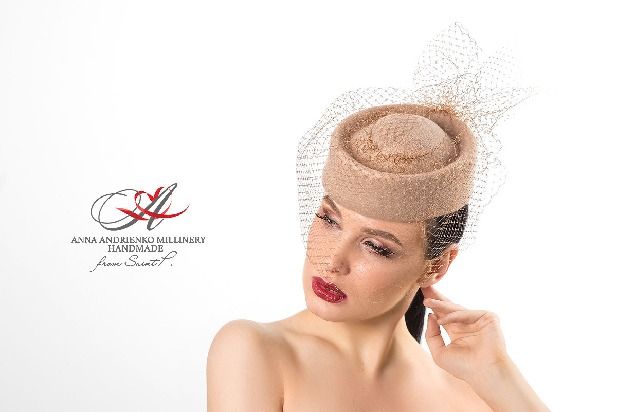 Шляпка-вуалетка бренда Anna Andrienko millinery
