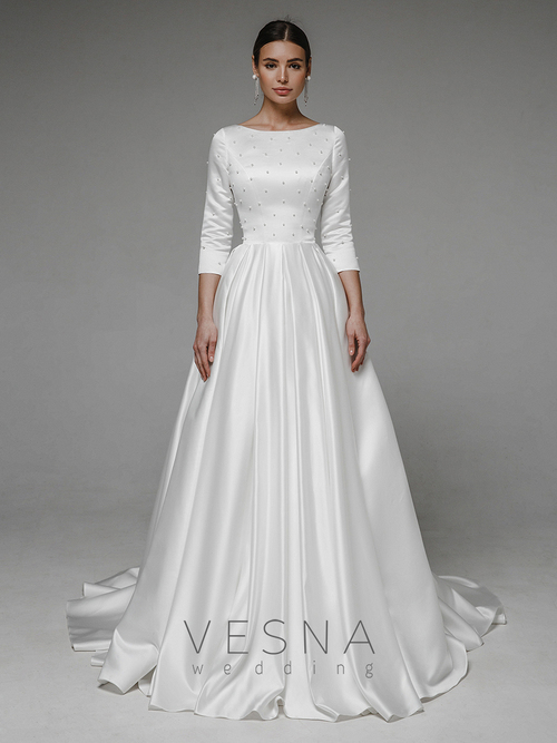 Платье невесты со шлейфом – изумительный наряд для настоящей королевы