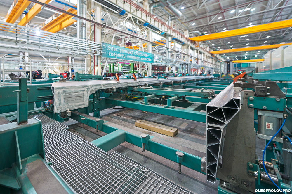 Производство скоростных поездов Ласточка компании Siemens, Моторвагонное депо скоростных поездов Ласточка, промышленный репортаж с предприятия, вагоностроительный завод в Екатеринбурге, железнодорожный транспорт, скоростные поезда, железная дорога,  Промышленная фотосъемка завода Уральские локомотивы, железнодорожный транспорт, локомотив, электричка, Ласточка, поезд, железная дорога, производство поездов, производство локомотивов, репортаж на заводе, Екатеринбург, поезда сименс, поезда ласточка, скоростной поезд, рекламная фотосъемка поезда, подвижной состав, сборочный конвейер, сборка проездов, вагоны сименс, вагоны ласточка,  новые поезда, фотосъемка поездов, промышленный фотограф Екатеринбурга, Промышленный репортаж, Производственный репортаж, Репортажно-постановочная фотосъёмка на производстве, постановочная фотосъемка промышленности, промышленный фотограф, промышленная съемка, промышленная аэросъемка, промышленная фотография, промышленность, фотограф промышленности, фотограф промышленных объектов, фотосъемка рабочего процесса, фотосъемка завода, аэросъемка атомной станции, аэросъемка промышленно предприятия, промышленная съемка строительного объекта,   