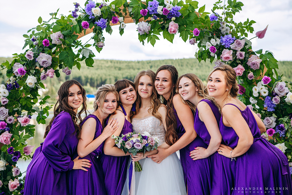 Свадебная церемония в лиловых цветах